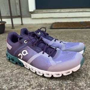 On Cloudflow in Purple Womens size 9